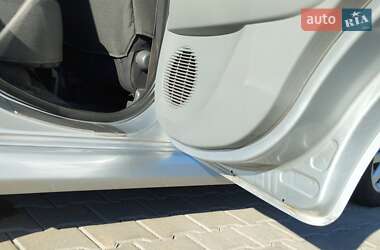 Хэтчбек Daihatsu Sirion 2007 в 