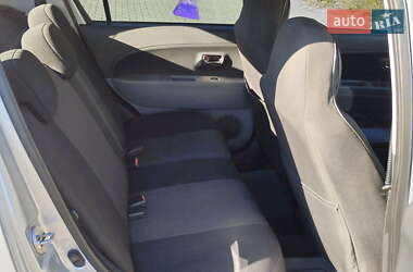 Хэтчбек Daihatsu Sirion 2007 в 