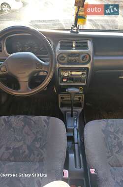 Хэтчбек Daihatsu Sirion 2000 в 
