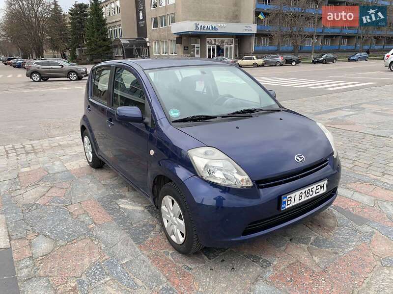 Хетчбек Daihatsu Sirion 2005 в 