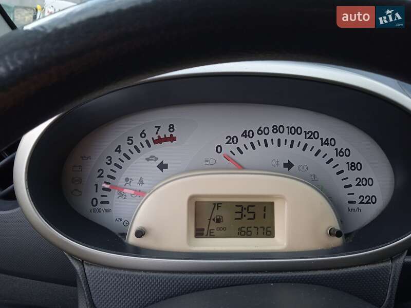 Хэтчбек Daihatsu Sirion 2010 в Тернополе