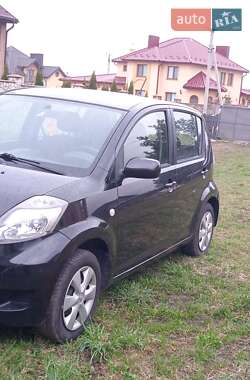 Хетчбек Daihatsu Sirion 2010 в 