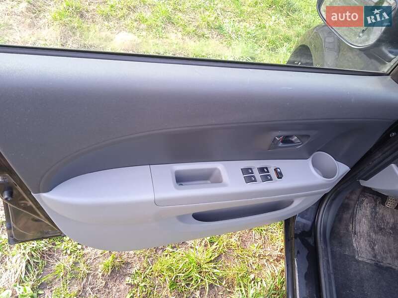 Хэтчбек Daihatsu Sirion 2010 в Тернополе