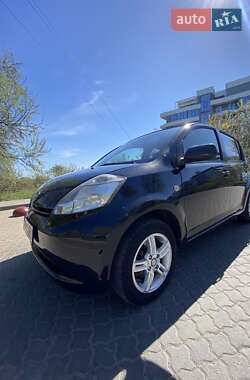 Хэтчбек Daihatsu Sirion 2008 в 