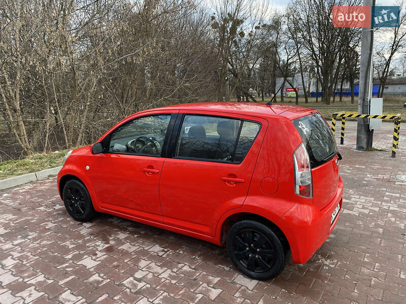 Хэтчбек Daihatsu Sirion 2008 в Ровно