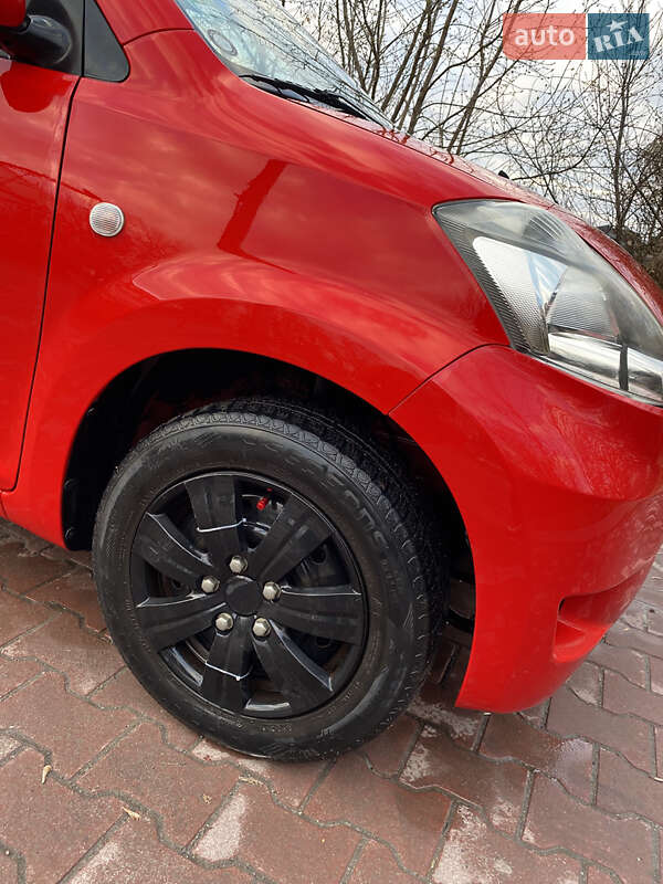 Хэтчбек Daihatsu Sirion 2008 в Ровно