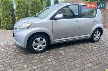 Хэтчбек Daihatsu Sirion 2006 в 