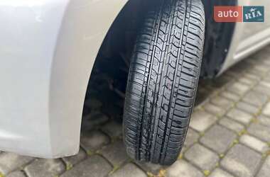 Хэтчбек Daihatsu Sirion 2006 в 