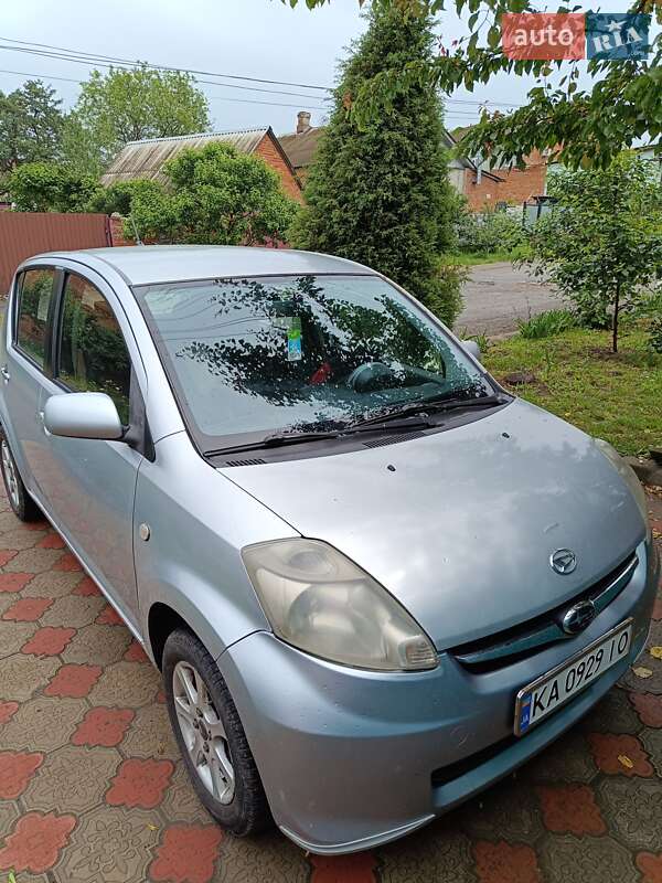Хетчбек Daihatsu Sirion 2005 в 