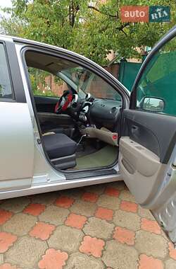 Хетчбек Daihatsu Sirion 2005 в 