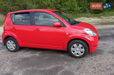 Хэтчбек Daihatsu Sirion 2008 в 