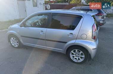 Хэтчбек Daihatsu Sirion 2006 в 