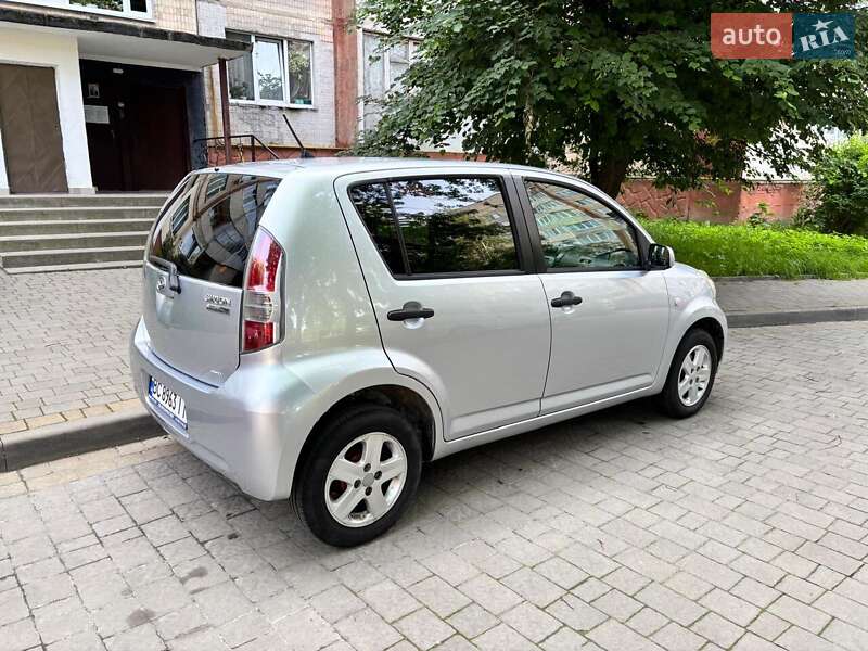 Хетчбек Daihatsu Sirion 2008 в Львові