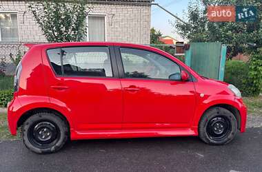 Хэтчбек Daihatsu Sirion 2006 в Гайсине