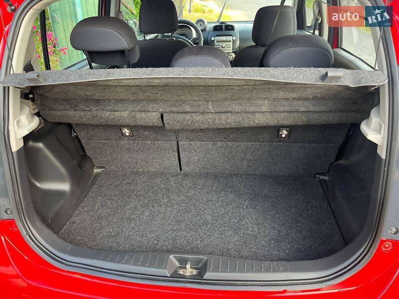 Хэтчбек Daihatsu Sirion 2006 в Гайсине