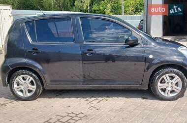 Хэтчбек Daihatsu Sirion 2009 в 