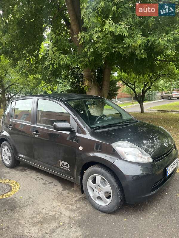 Хэтчбек Daihatsu Sirion 2007 в 