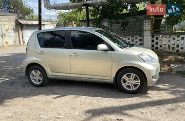Хэтчбек Daihatsu Sirion 2008 в 