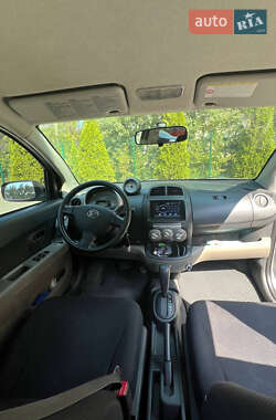 Хэтчбек Daihatsu Sirion 2007 в 