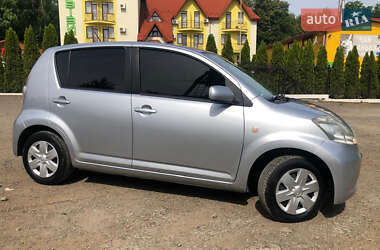 Хэтчбек Daihatsu Sirion 2006 в 