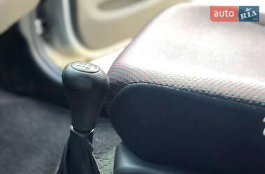 Хэтчбек Daihatsu Sirion 2006 в 