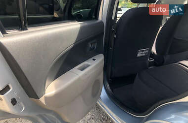 Хэтчбек Daihatsu Sirion 2006 в 