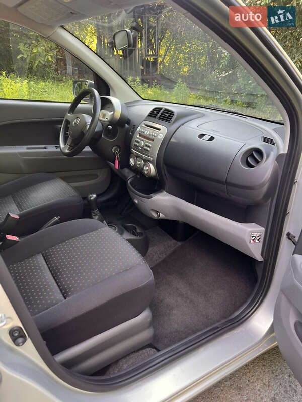 Хетчбек Daihatsu Sirion 2007 в Рівному