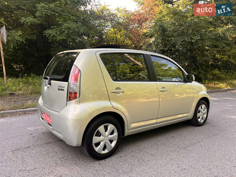 Хетчбек Daihatsu Sirion 2007 в Рівному