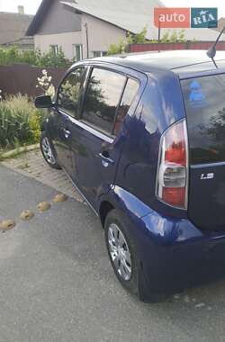 Хэтчбек Daihatsu Sirion 2006 в 