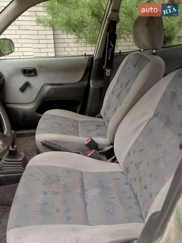 Хетчбек Daihatsu Sirion 2000 в Білогородці