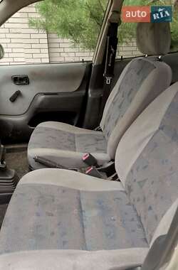 Хэтчбек Daihatsu Sirion 2000 в 