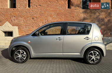 Хэтчбек Daihatsu Sirion 2006 в 