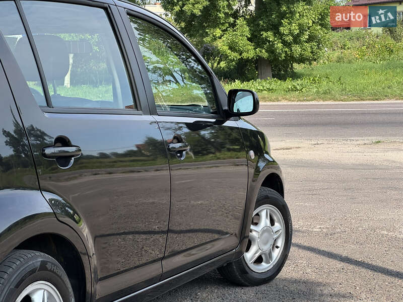 Хэтчбек Daihatsu Sirion 2007 в Львове