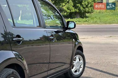 Хэтчбек Daihatsu Sirion 2007 в 