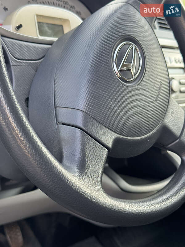 Хэтчбек Daihatsu Sirion 2007 в Львове