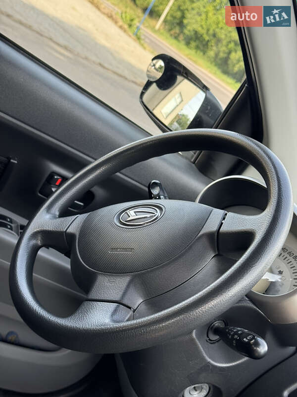 Хэтчбек Daihatsu Sirion 2007 в Львове