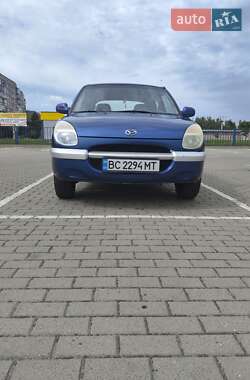 Хэтчбек Daihatsu Sirion 1999 в 
