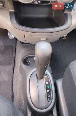 Хэтчбек Daihatsu Sirion 2010 в 