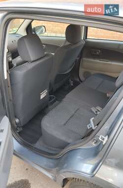 Хэтчбек Daihatsu Sirion 2010 в 