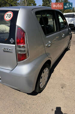 Хэтчбек Daihatsu Sirion 2007 в 