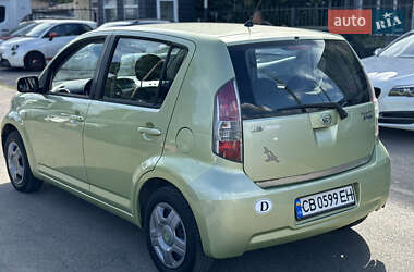 Хэтчбек Daihatsu Sirion 2005 в 