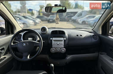 Хэтчбек Daihatsu Sirion 2005 в 