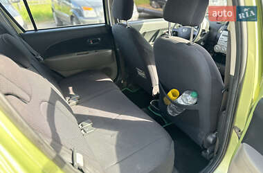 Хэтчбек Daihatsu Sirion 2005 в 