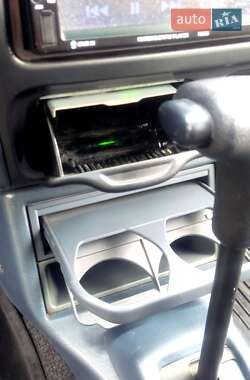 Хэтчбек Daihatsu Sirion 2001 в 