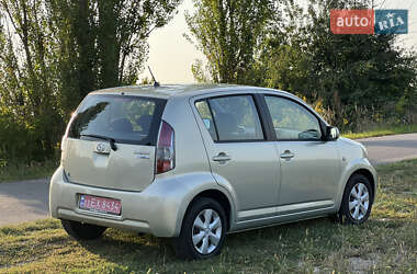 Хэтчбек Daihatsu Sirion 2007 в 
