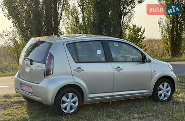 Хэтчбек Daihatsu Sirion 2007 в 