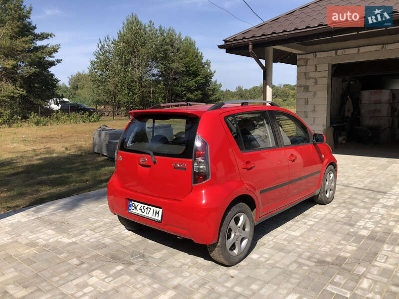 Хэтчбек Daihatsu Sirion 2010 в Ровно