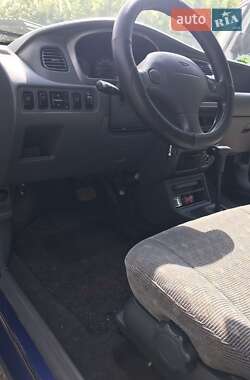 Хэтчбек Daihatsu Sirion 2001 в 