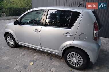 Хэтчбек Daihatsu Sirion 2008 в 