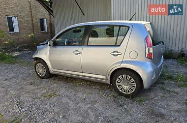 Хэтчбек Daihatsu Sirion 2006 в 